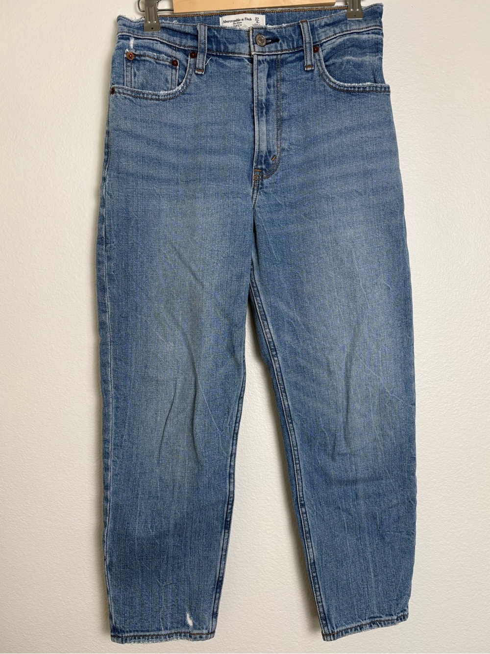 Abercrombie & Fitch The Mom High-Rise Light Wash Women's Jeans Size 27/4S
